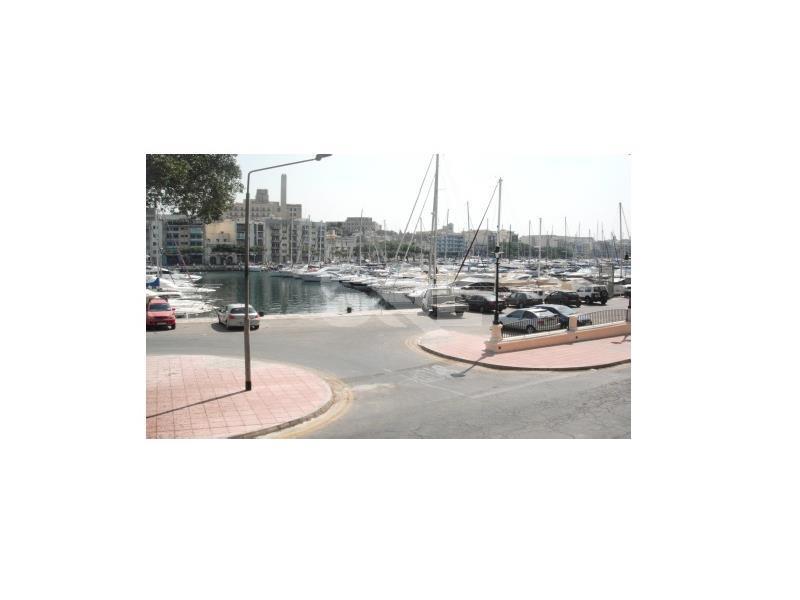 Office in Ta' Xbiex To Rent