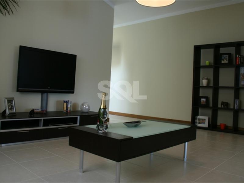 Villa in Attard To Rent