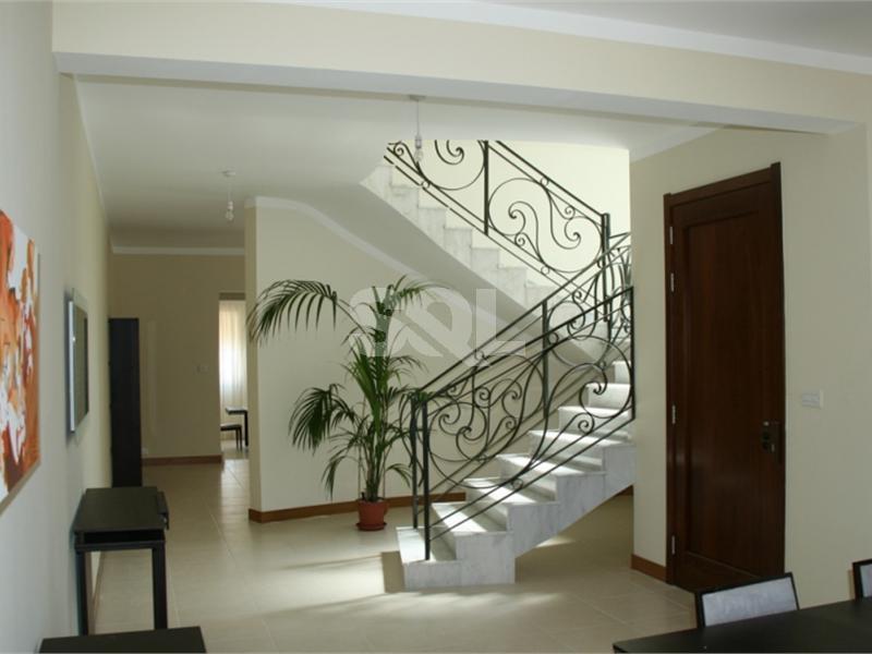 Villa in Attard To Rent