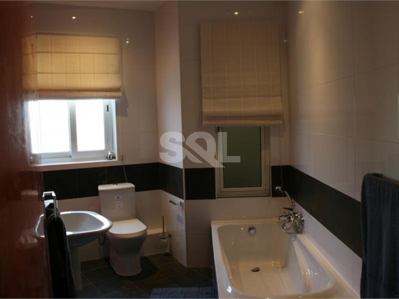 Villa in Attard To Rent