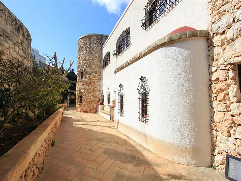 Villa in Madliena For Sale