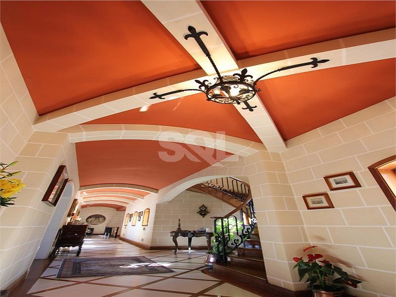 Villa in Madliena For Sale