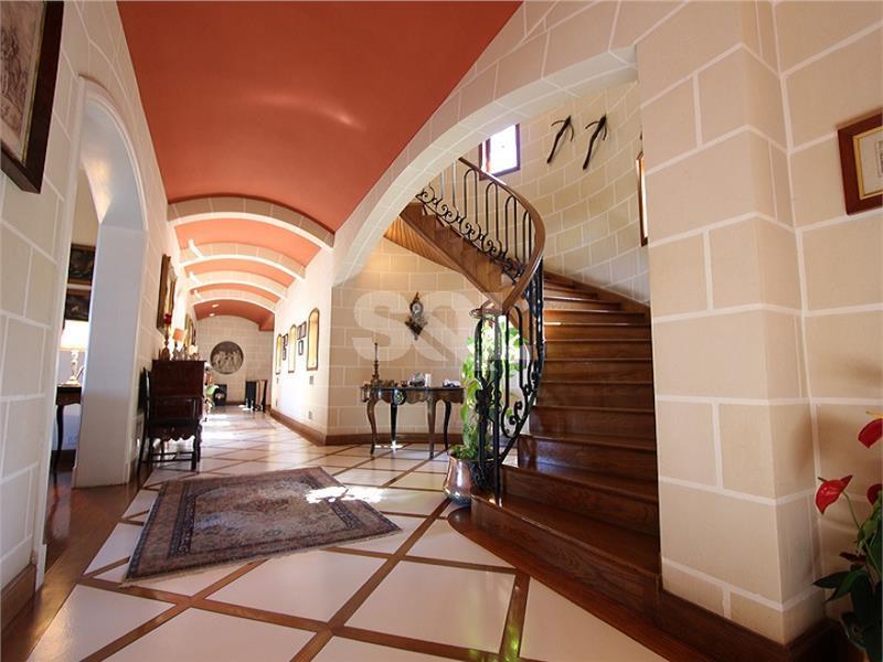 Villa in Madliena For Sale