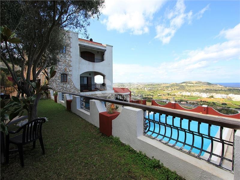 Villa in Madliena For Sale