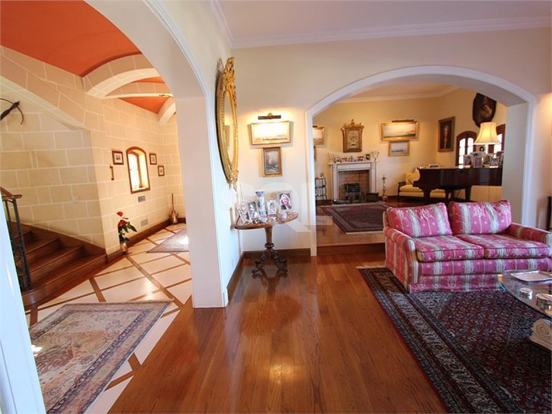 Villa in Madliena For Sale