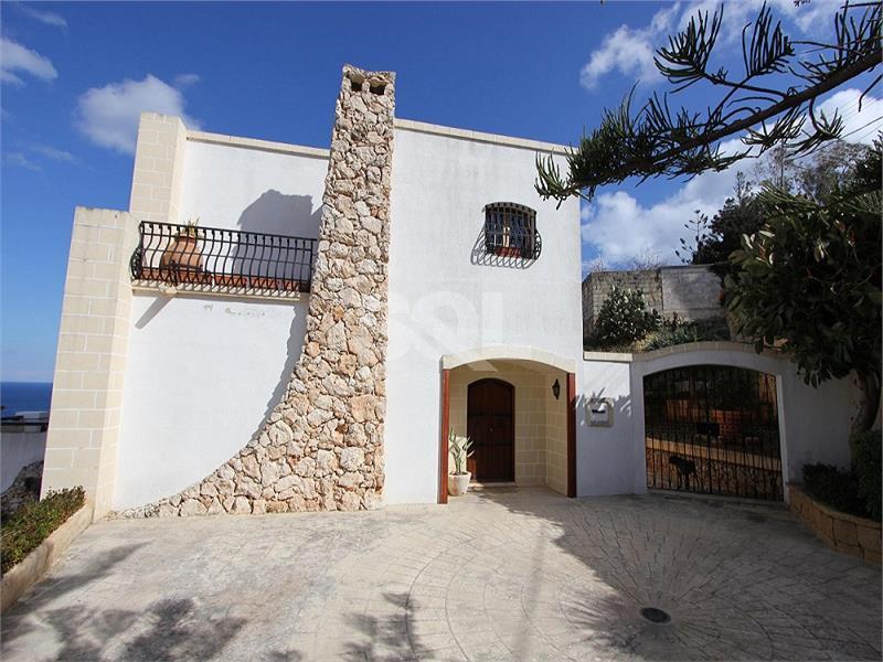 Villa in Madliena For Sale