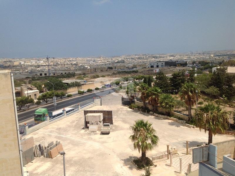 Office in Zebbug To Rent