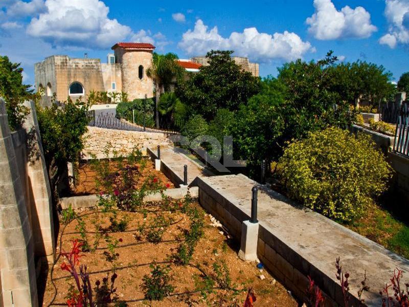 Villa in Mosta For Sale / To Rent