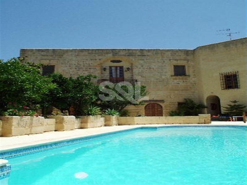 House of Character in Zejtun To Rent