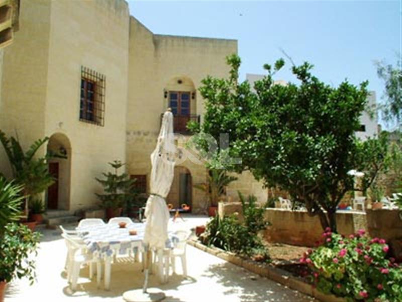 House of Character in Zejtun To Rent