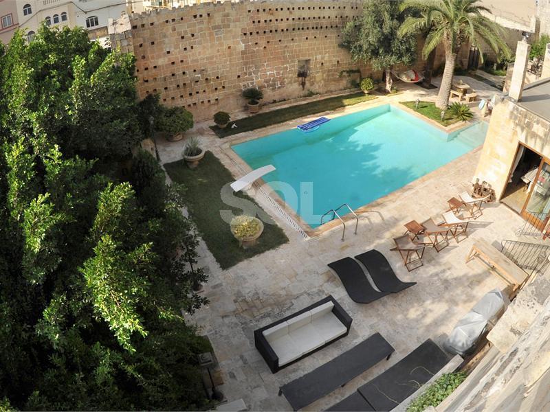 Palazzo in Qormi For Sale