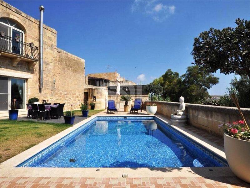 Farmhouse in Mgarr To Rent