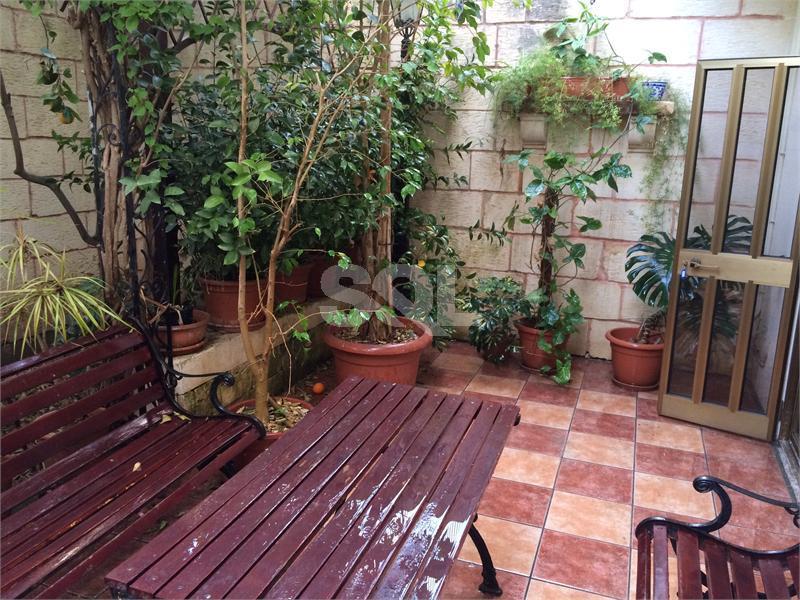 Terraced House in Attard To Rent
