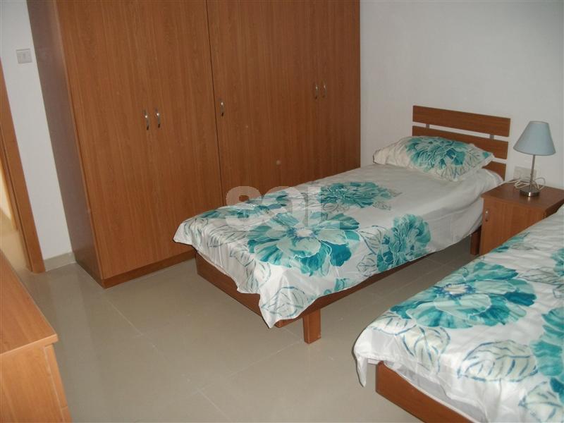 Bungalow in Qawra To Rent