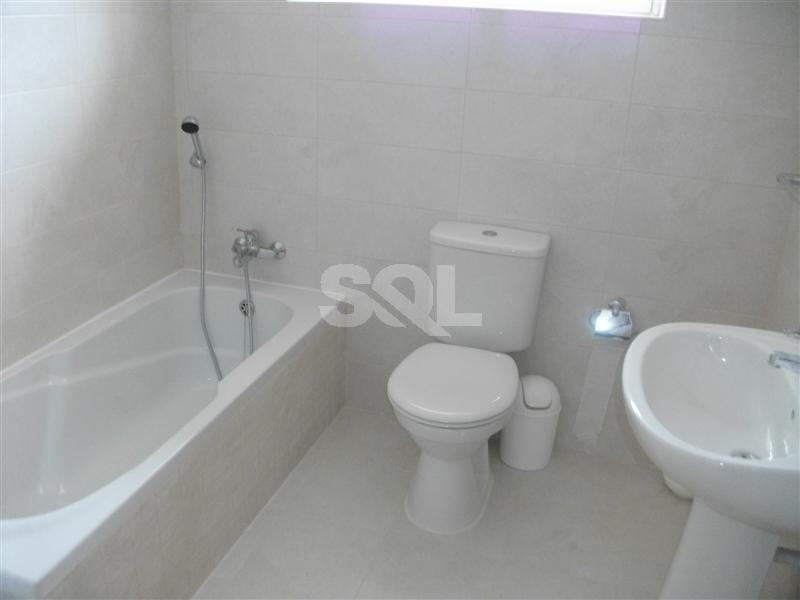 Bungalow in Qawra To Rent