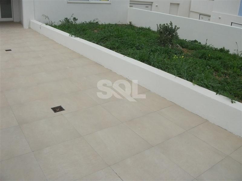 Bungalow in Qawra To Rent