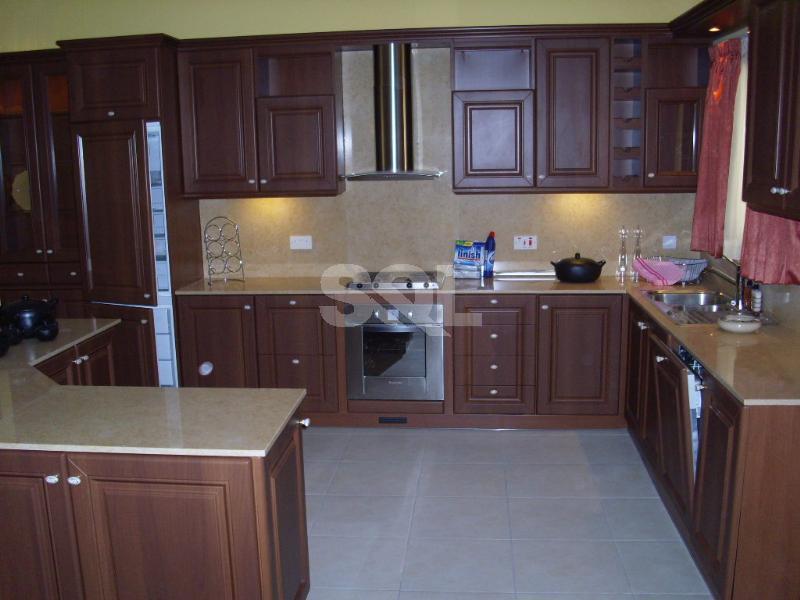 Apartment in Manikata To Rent