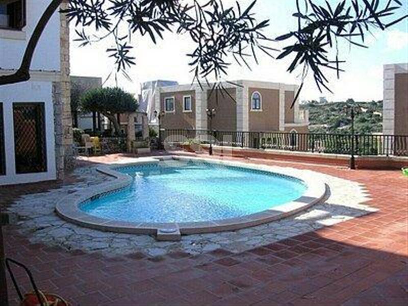 Semi-Detached Villa in Madliena To Rent