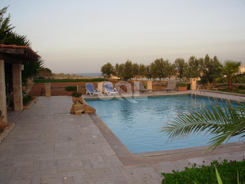 Detached Villa in Bahar ic-Caghaq To Rent