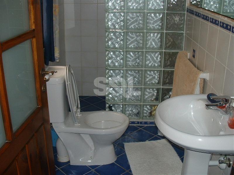 Detached Villa in Bahar ic-Caghaq To Rent