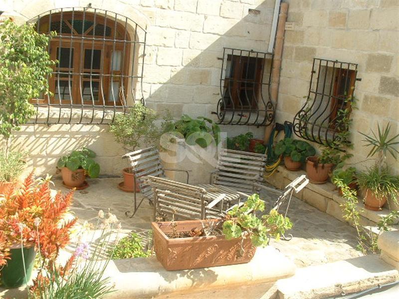 Detached Villa in Bahar ic-Caghaq To Rent