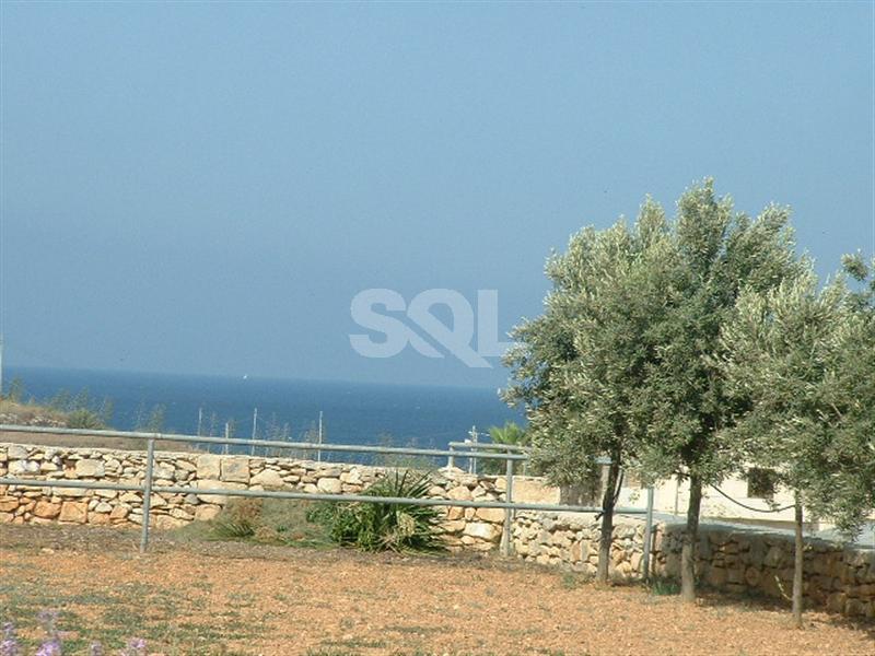 Detached Villa in Bahar ic-Caghaq To Rent