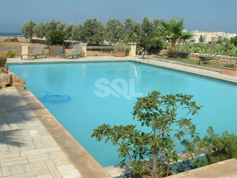 Detached Villa in Bahar ic-Caghaq To Rent