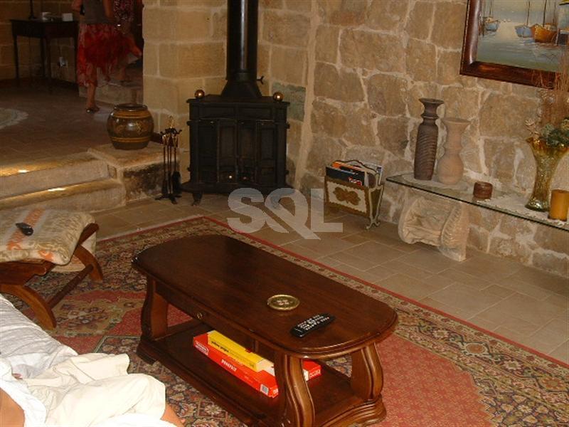 Detached Villa in Bahar ic-Caghaq To Rent