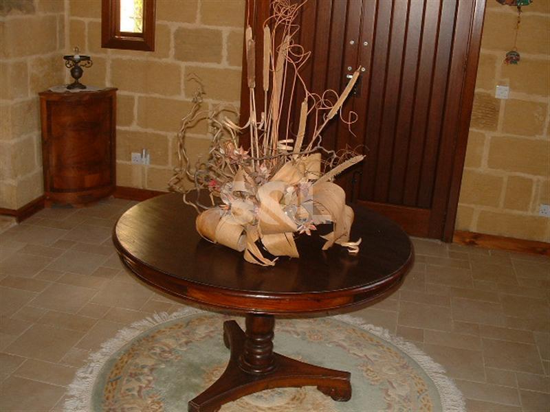 Detached Villa in Bahar ic-Caghaq To Rent