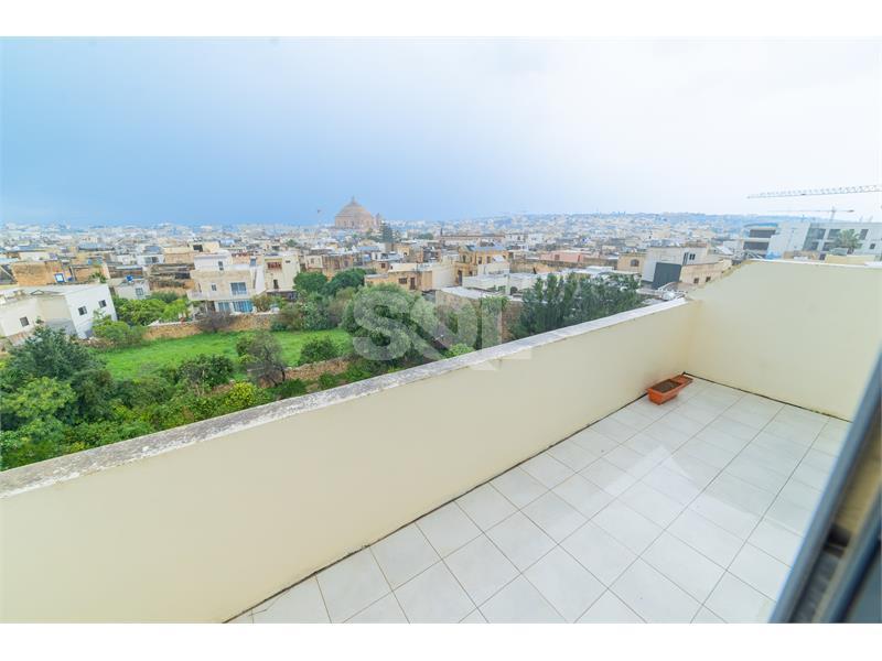 Penthouse in Mosta To Rent