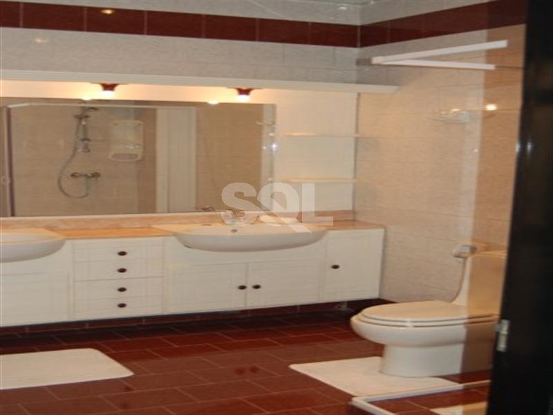 Bungalow in Lija To Rent