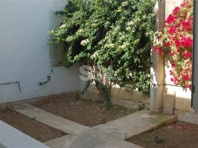 Bungalow in Lija To Rent