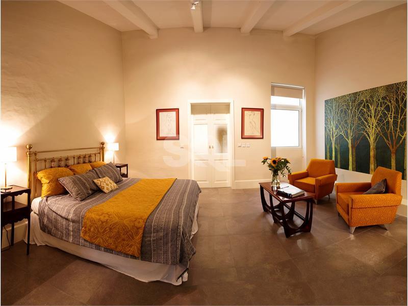 Duplex Penthouse in Valletta To Rent