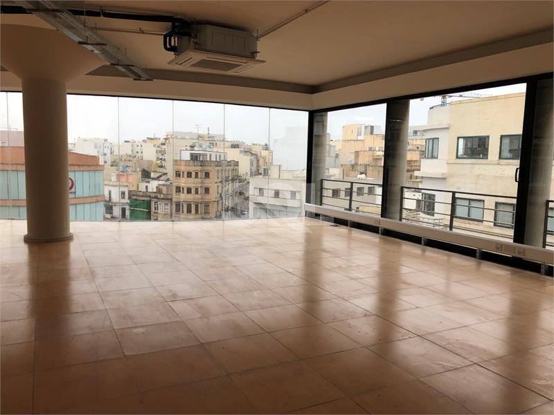 1st Floor Office in Ta' Xbiex To Rent