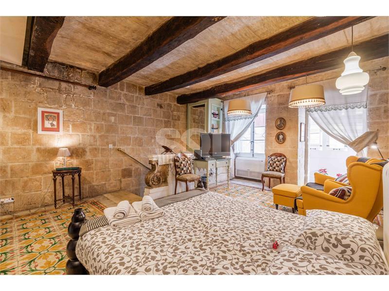 Duplex Maisonette in Valletta To Rent