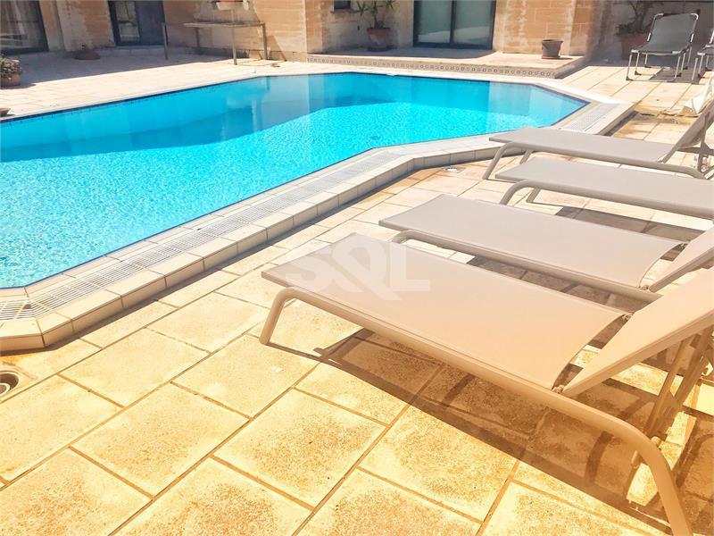 Detached Villa in High Ridge To Rent