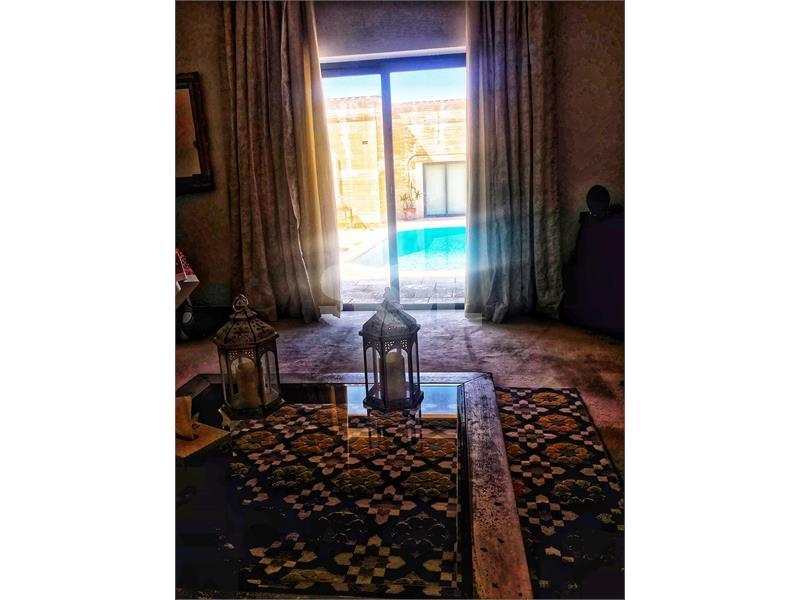 Detached Villa in High Ridge To Rent