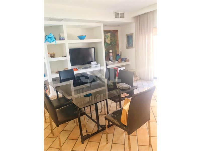 Detached Villa in High Ridge To Rent