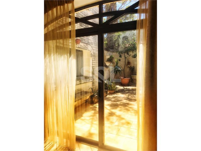 Detached Villa in High Ridge To Rent