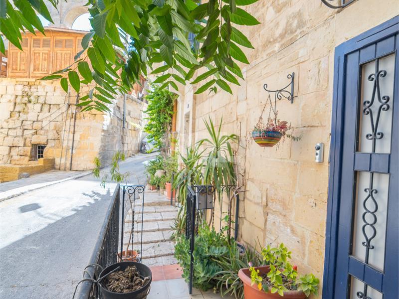 Studio Maisonette in Valletta To Rent