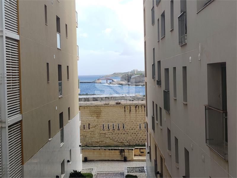 2nd Floor Apartment in Tigne Point To Rent