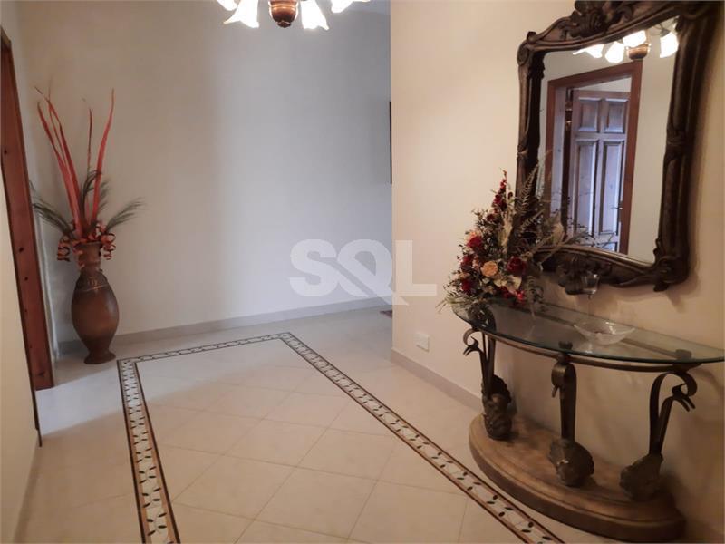 Apartment in Manikata To Rent