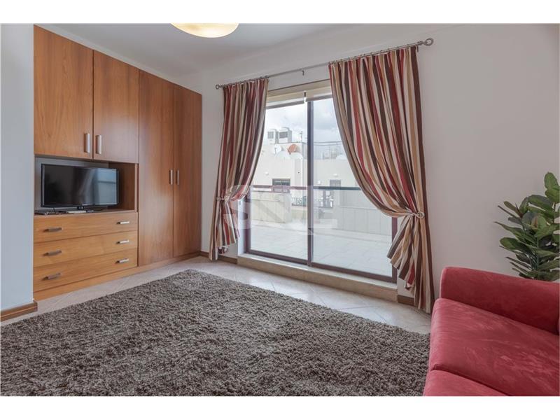 Penthouse in Sliema To Rent