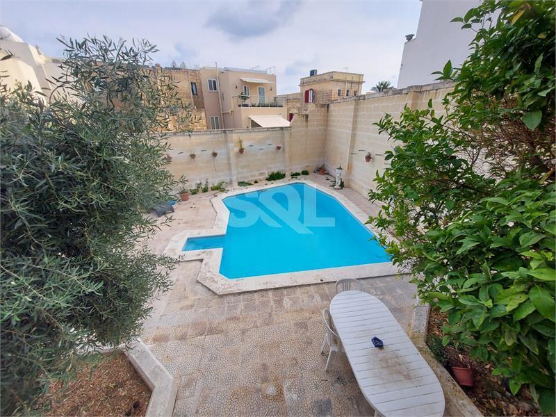 Semi-Detached Villa in Ta' Xbiex To Rent