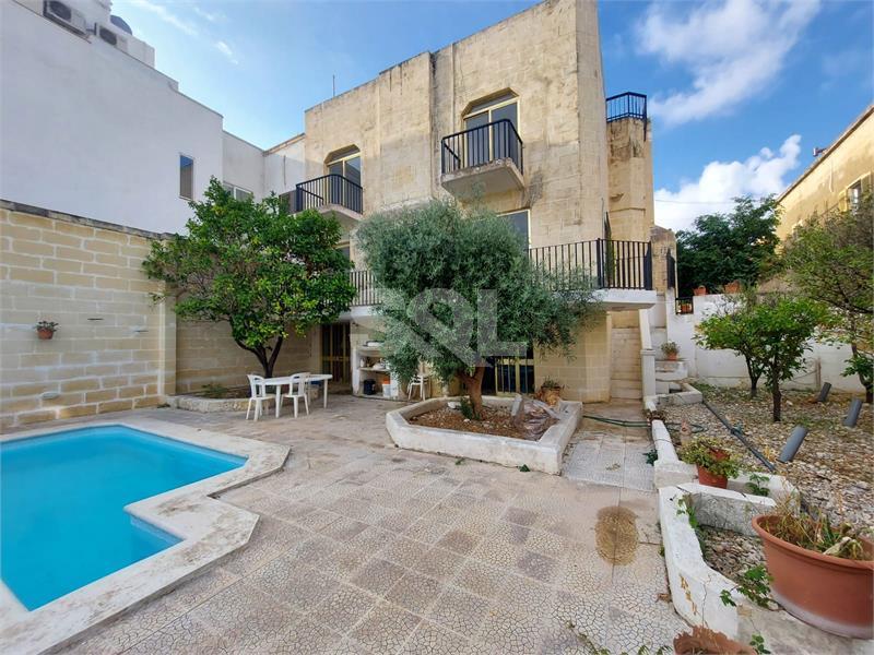 Semi-Detached Villa in Ta' Xbiex To Rent