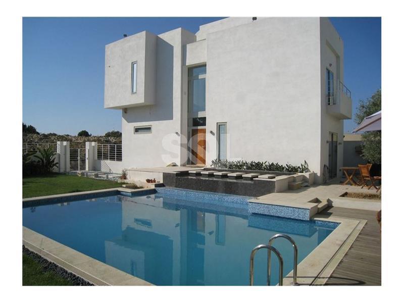 Semi-Detached Villa in Ta' L-Ibrag To Rent