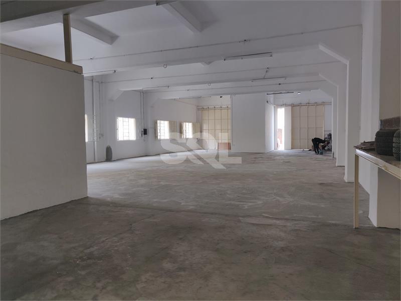 Warehouse in Santa Venera To Rent