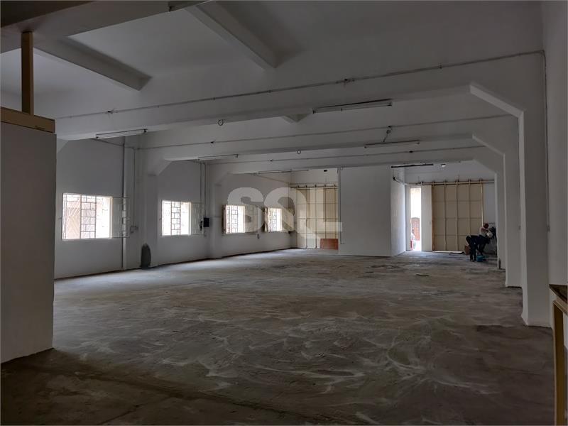 Warehouse in Santa Venera To Rent