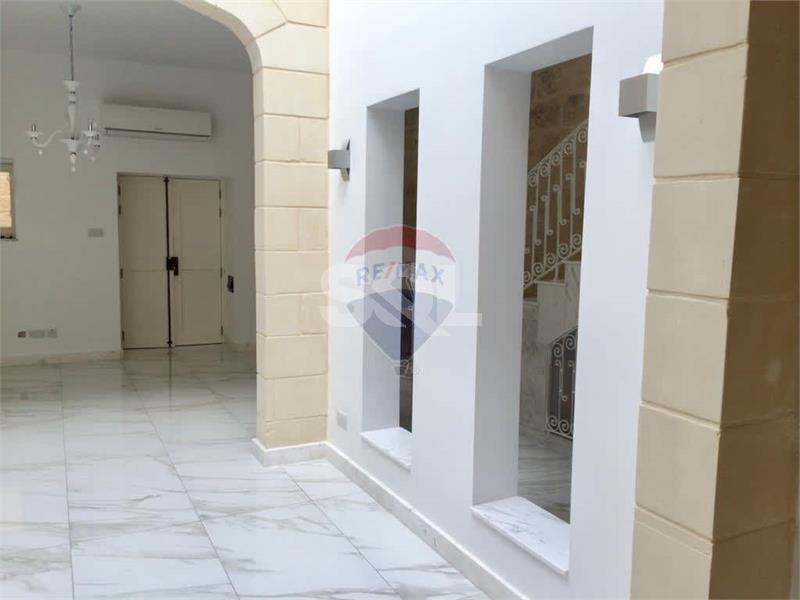 House of Character in Gharghur To Rent
