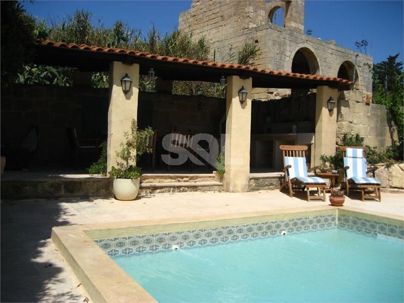 Detached Villa in Madliena To Rent